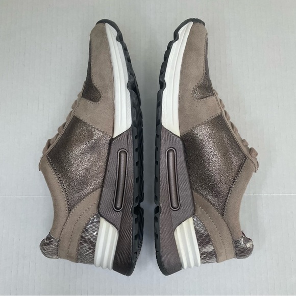 BCBG metallic suede leather alligator print beige‎ tan sneakers Women’s size 6 - Picture 6 of 12